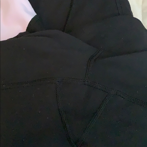 Lululemon crop pants. Sz 6. Great condition. - Picture 5 of 5